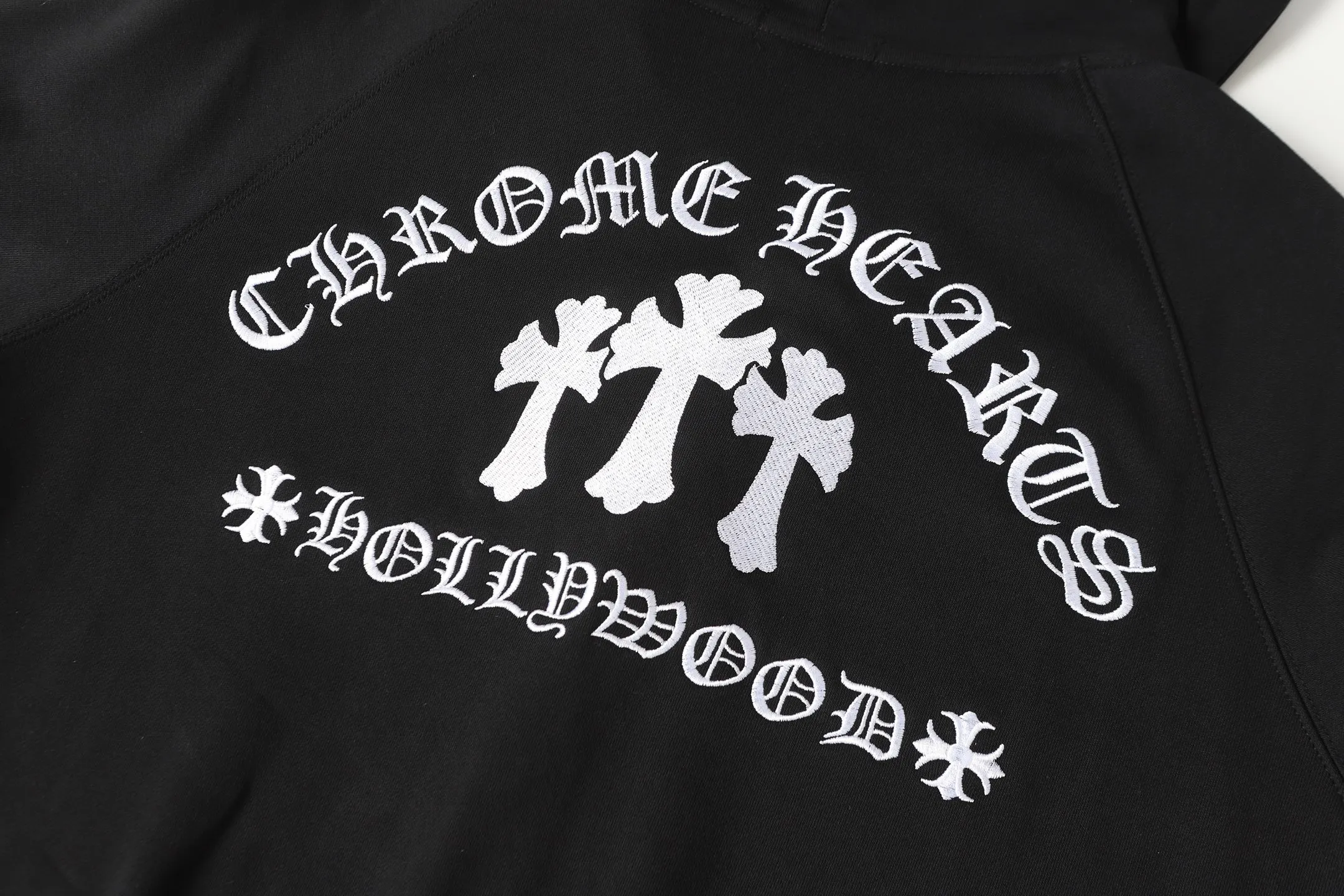 P270 K05 cross-border model, please do not place an order if you pursue quality - Chrome Hearts/Chrome Heart Sanskrit Cross ✝️raglan sleeve zipper sweatshirt cardigan jacket - high weight, high density and high quality, soft, delicate and skin-friendly wool, soft and silky to the touch, excellent warmth and skin-friendly properties - custom-woven and dyed, no color difference, no matter the fabric or workmanship details, beat the ordinary version on the market - hardware zipper accessories are all customized, full of details -Colour: black red -Size: S M L XL